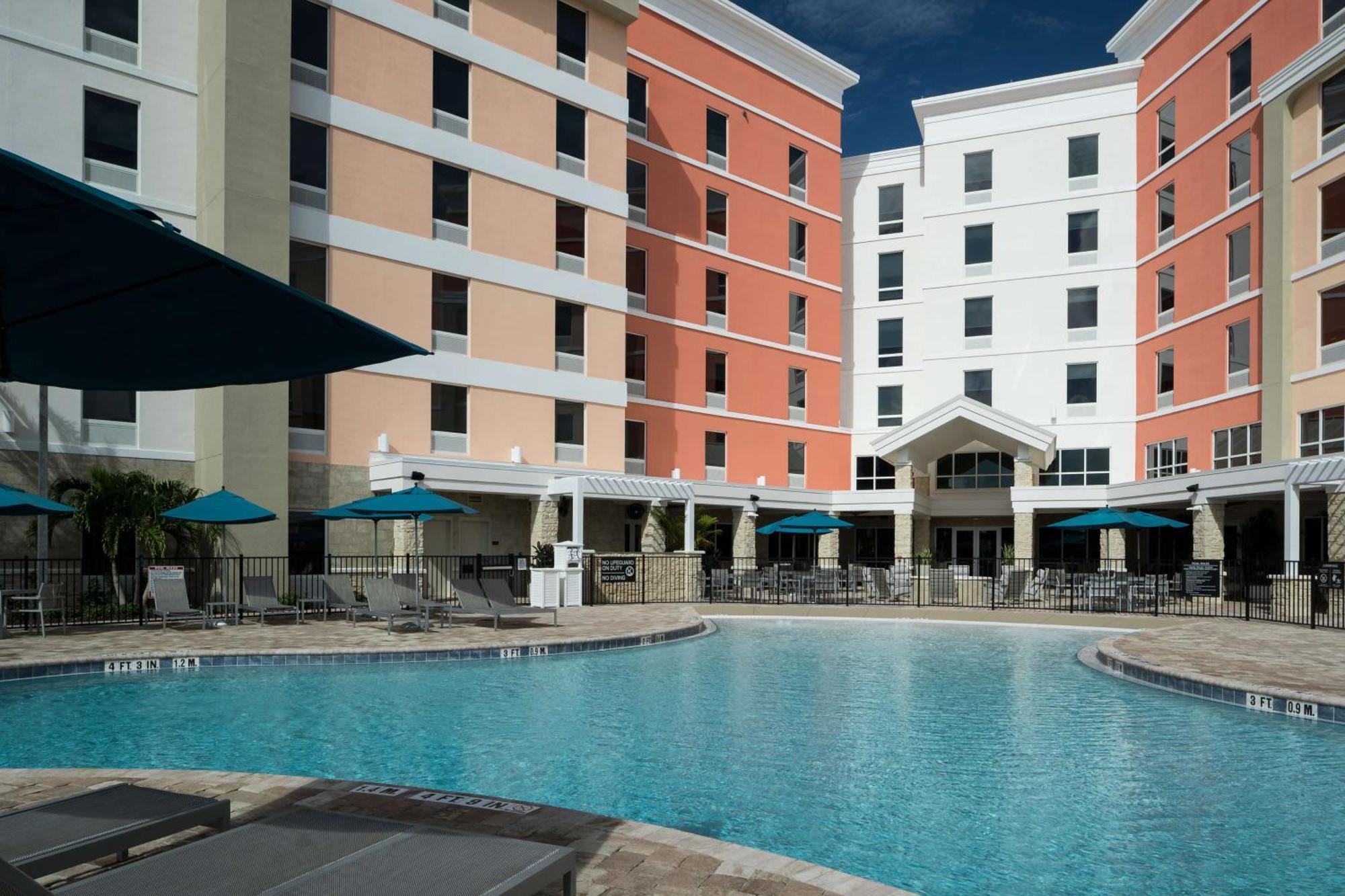 Hampton Inn & Suites Cape Canaveral Cruise Port, Fl Екстериор снимка